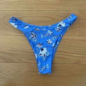 Sky blue and floral bikini bottom from Zaful💙